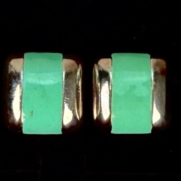 Vintage Silvertone and mint green pierced earrings - Picture 6 of 6